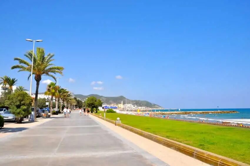 El Vinyet, Sitges: the residential streets between the Passeig Maritim seafront promenade and the town centre