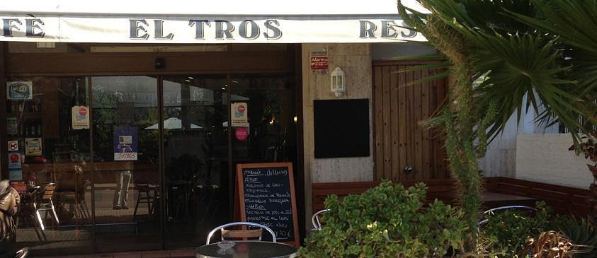 El Tros in Sitges, with the menú del dia chalked up outside